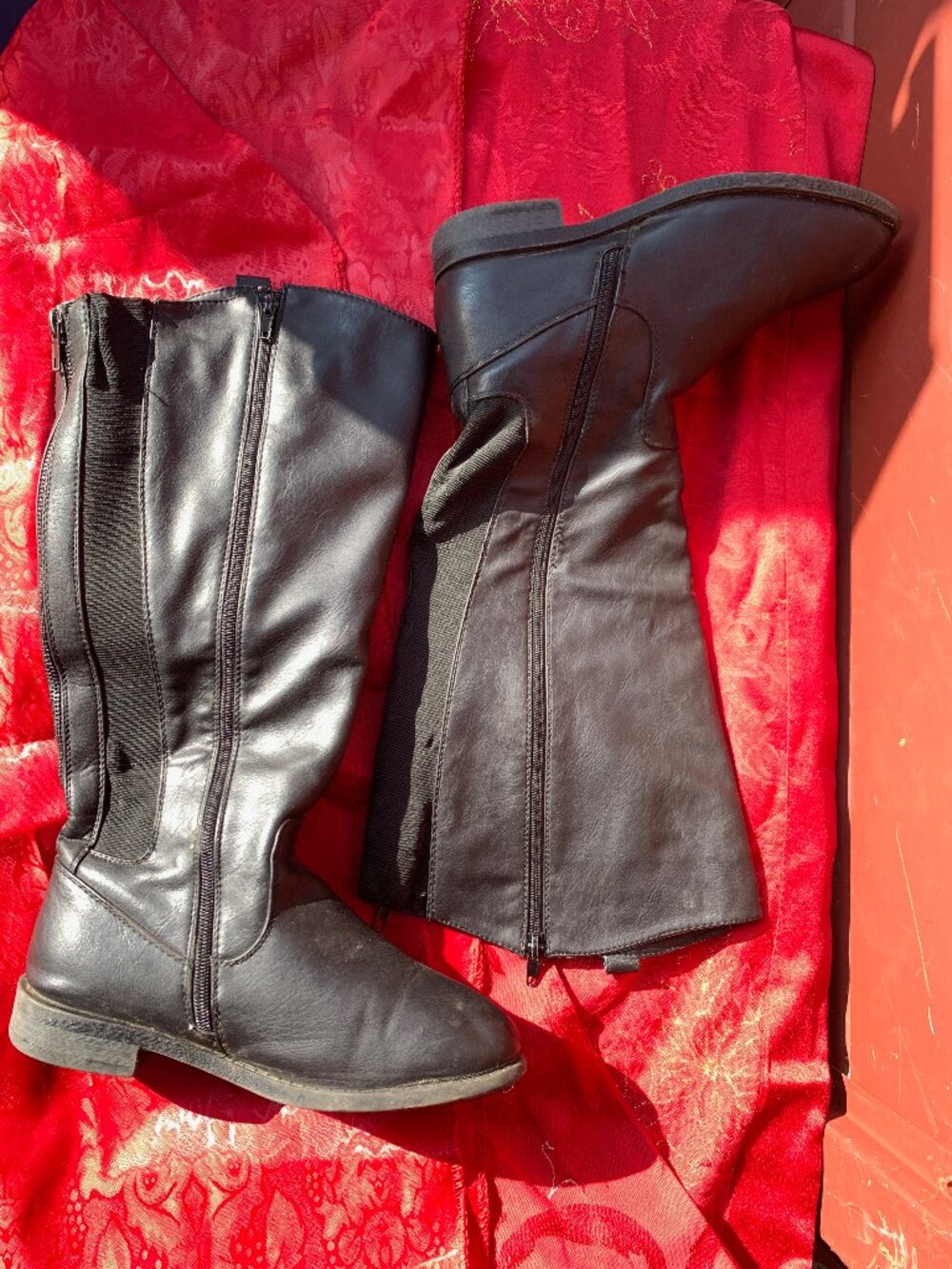 Torrid Woman's Knee High Wide Calf Zipper Black Boots - Size 7W